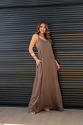 Long dress with delicate straps and a stunning beaded detail on the back, perfect for an elegant and sophisticated look.