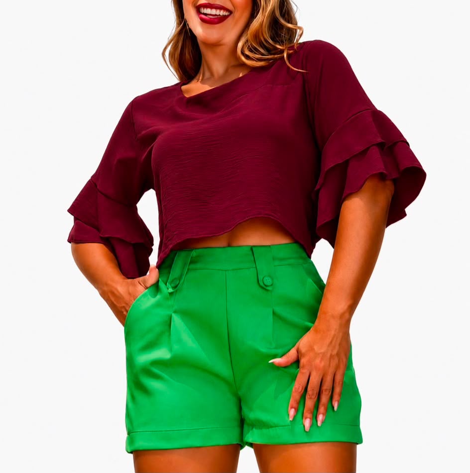 Short blouse with sleeves and ruffles