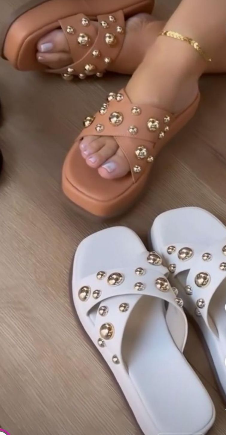 PU sandals with a 3 cm platform heel and eyelet details, designed to be super comfortable while adding a stylish touch.